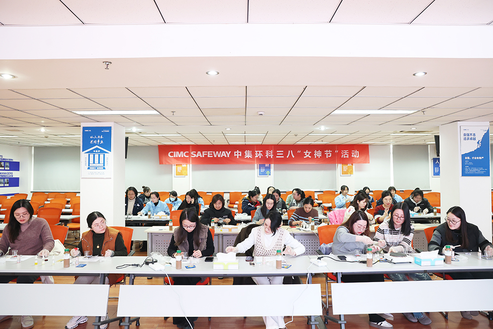 �������� �������̡���2121�Ƿ���չ�����ˡ���Ů��ϵ�л